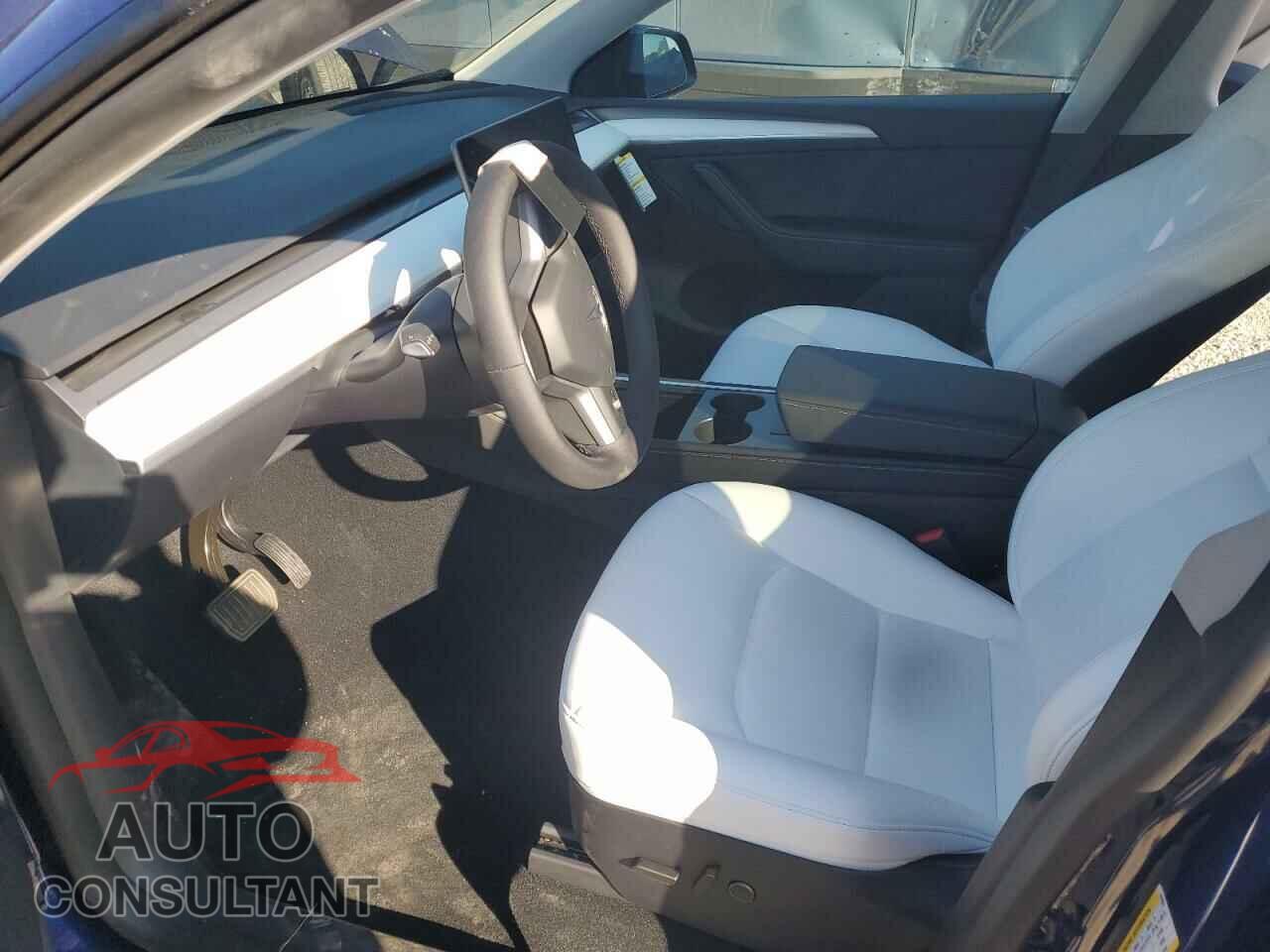 TESLA MODEL Y 2025 - 7SAYGDEE2SF292851