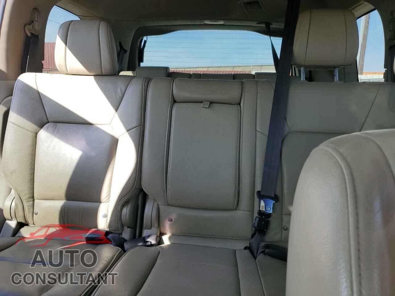 HONDA PILOT 2015 - 5FNYF4H51FB037819
