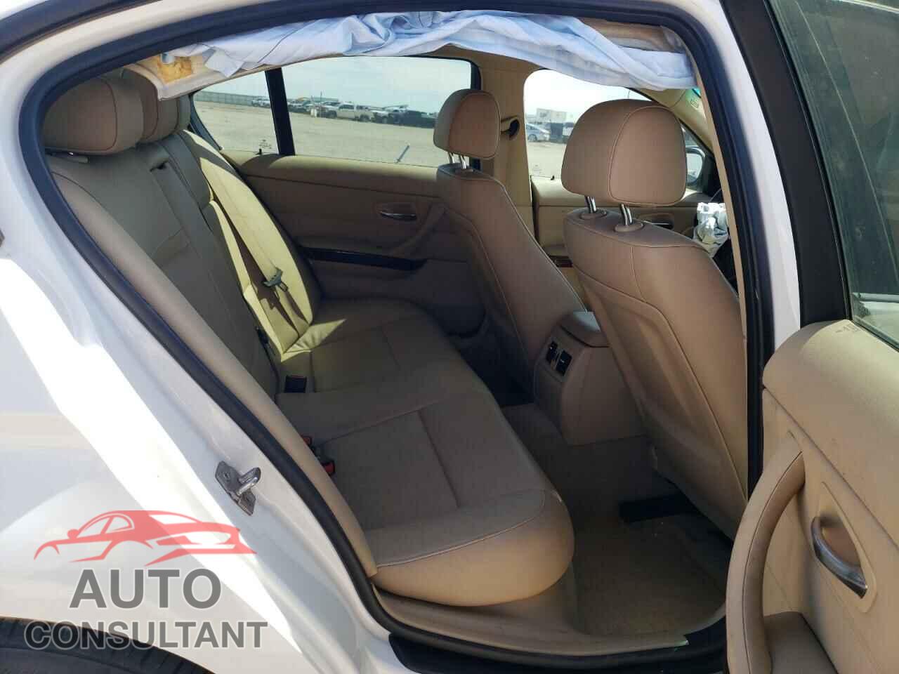 BMW 3 SERIES 2011 - WBAPH7C52BE681028