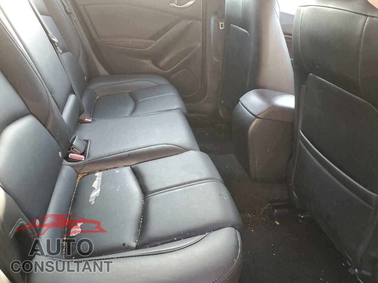 MAZDA 3 2018 - 3MZBN1L34JM197045