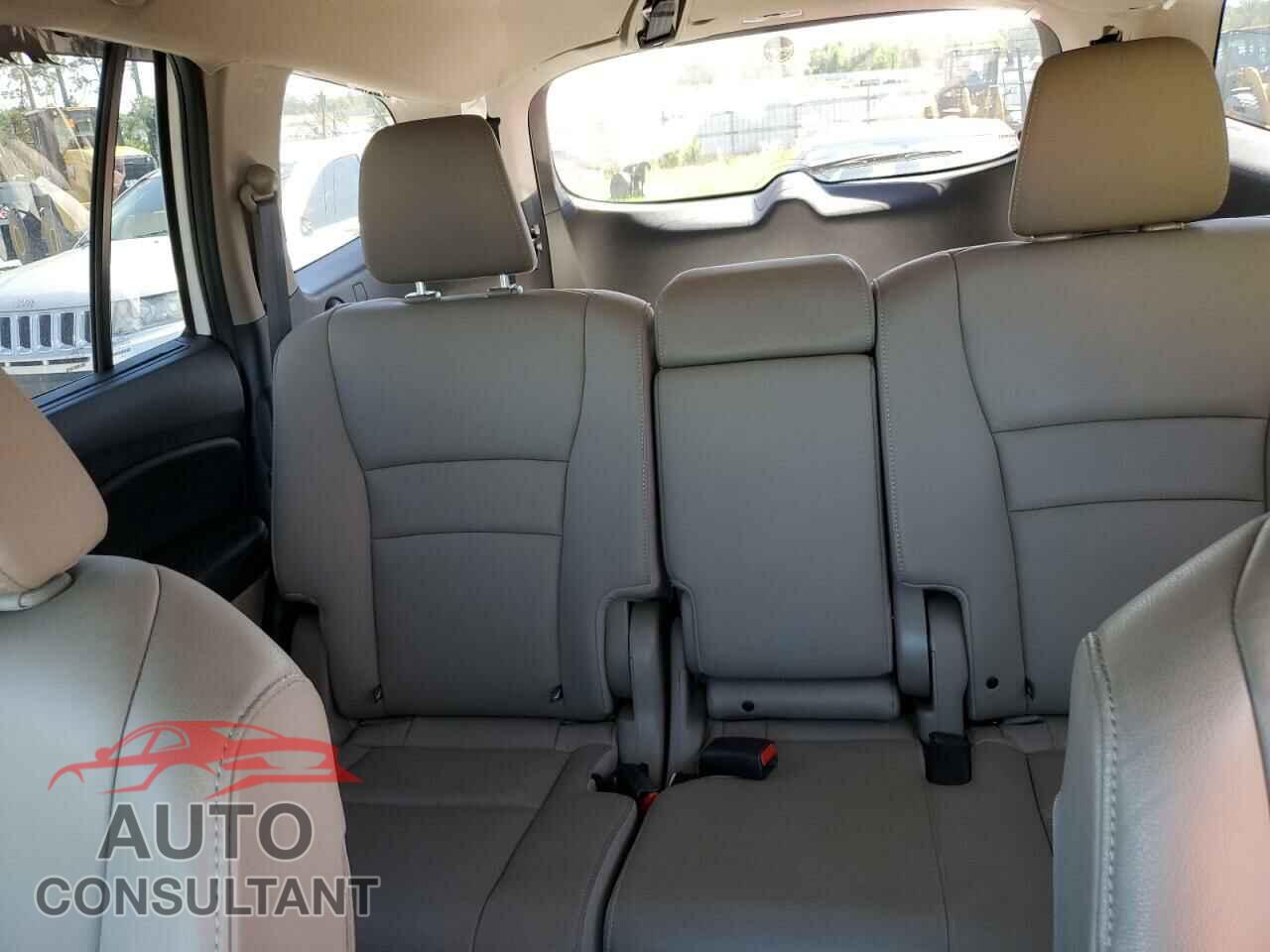 HONDA PILOT 2018 - 5FNYF6H92JB059884