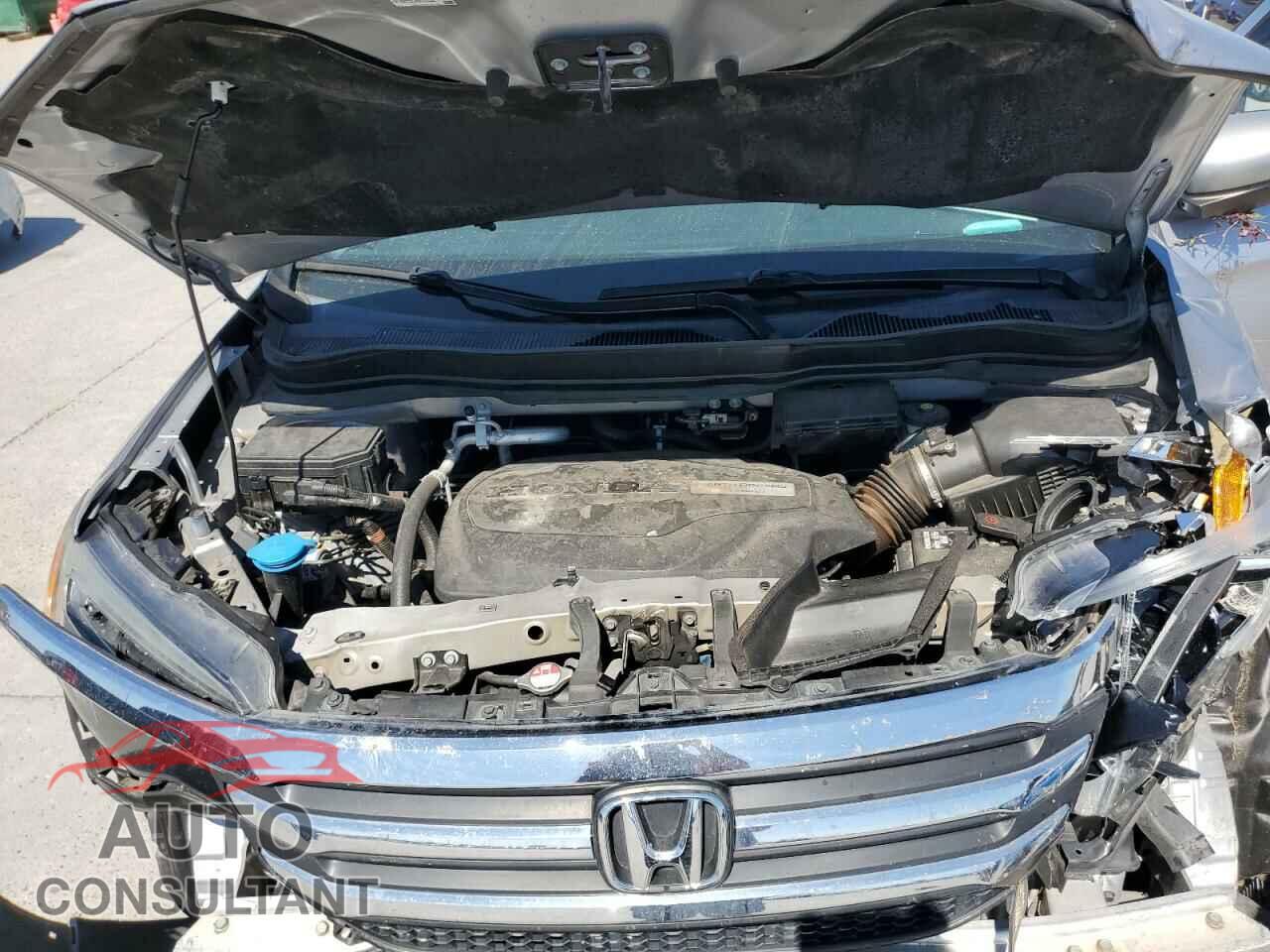 HONDA PILOT 2018 - 5FNYF5H51JB018752