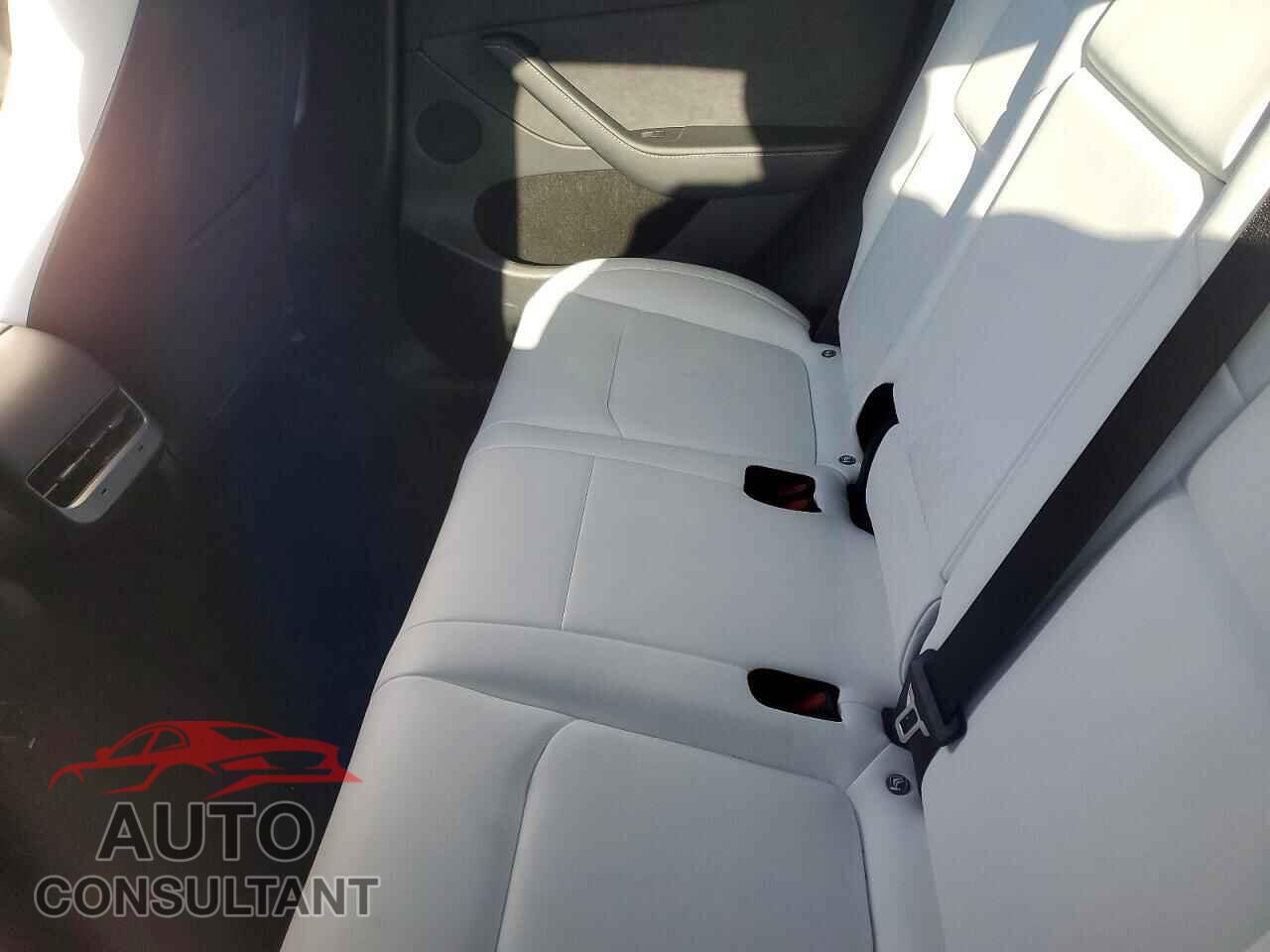 TESLA MODEL Y 2023 - 7SAYGDEE9PF584231