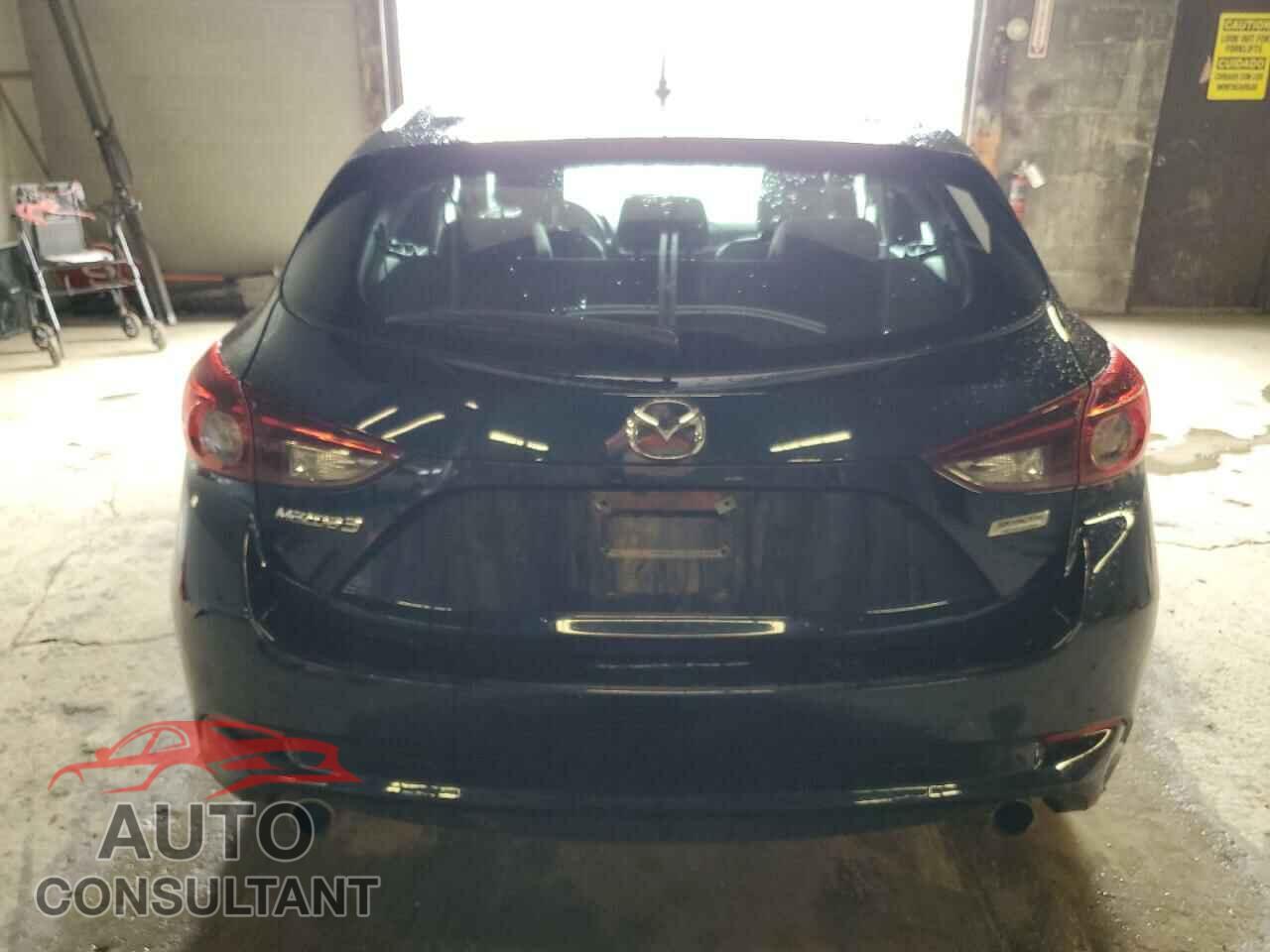 MAZDA 3 2018 - 3MZBN1L38JM255206