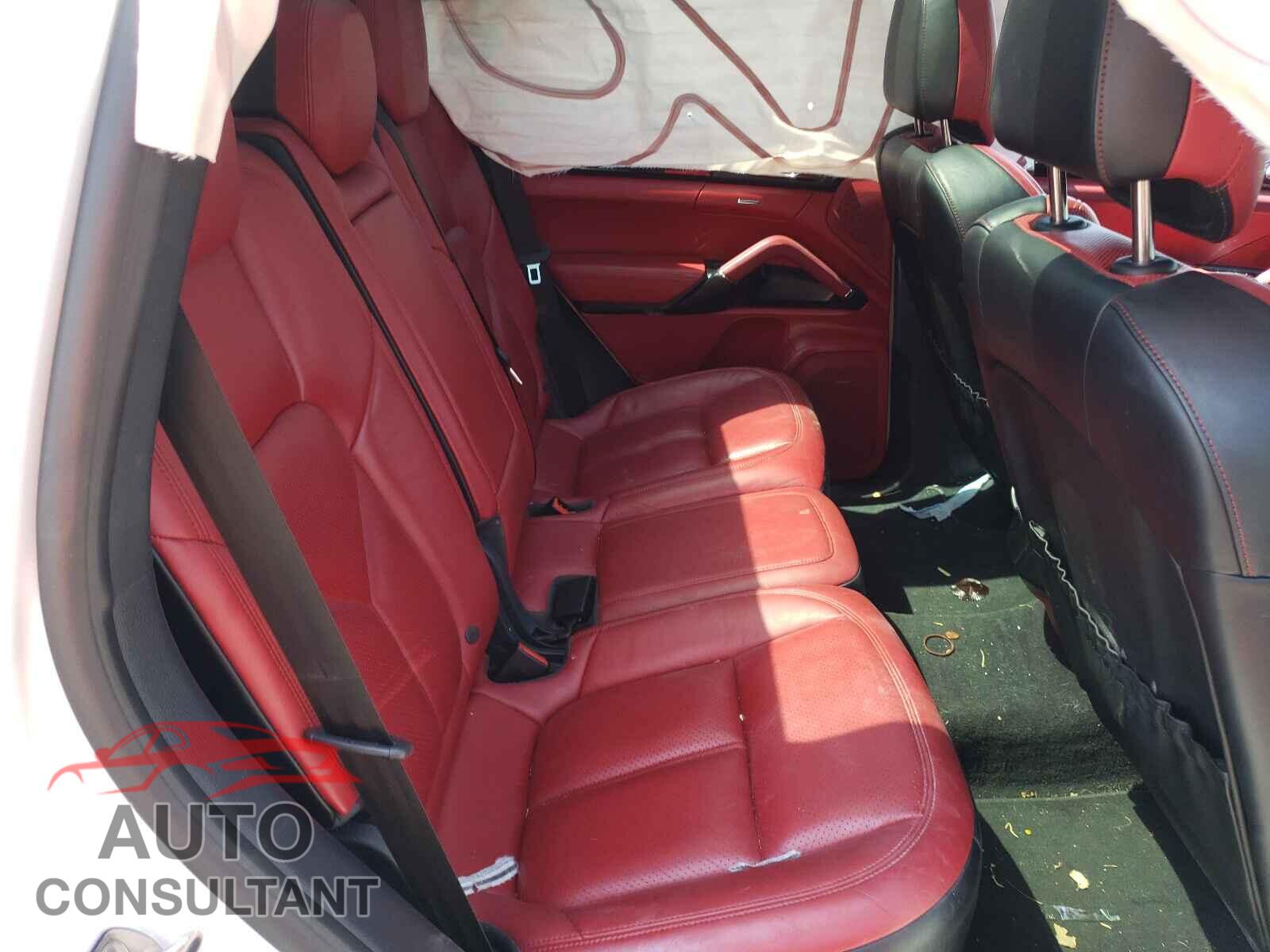 PORSCHE CAYENNE 2017 - WP1AA2A21HKA86382