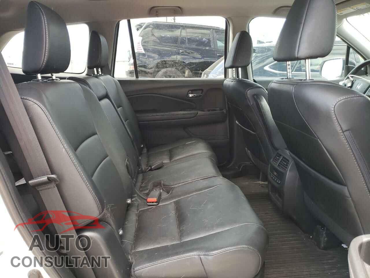 HONDA PILOT 2018 - 5FNYF6H66JB000018