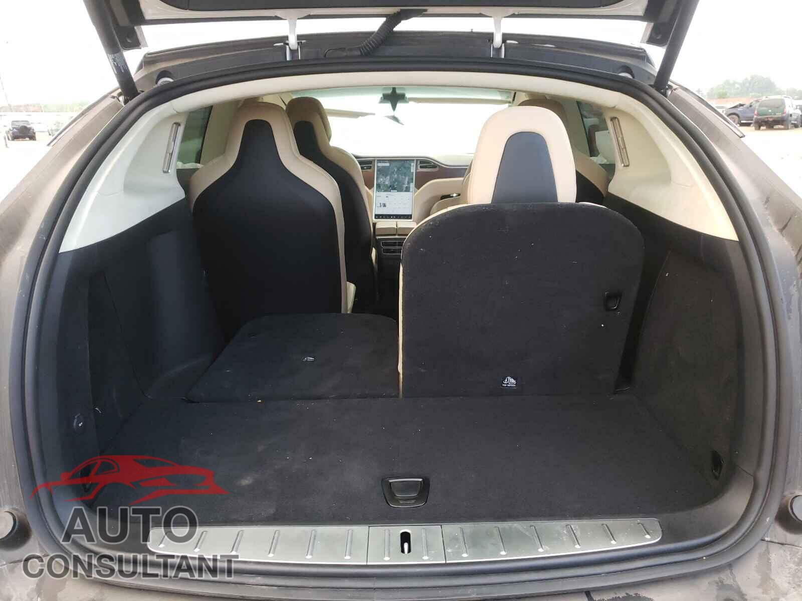 TESLA MODEL X 2017 - 5YJXCBE20HF058182