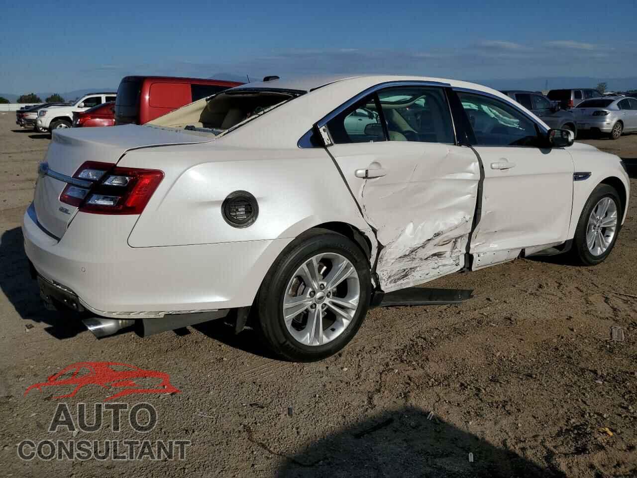 FORD TAURUS 2018 - 1FAHP2E84JG138082