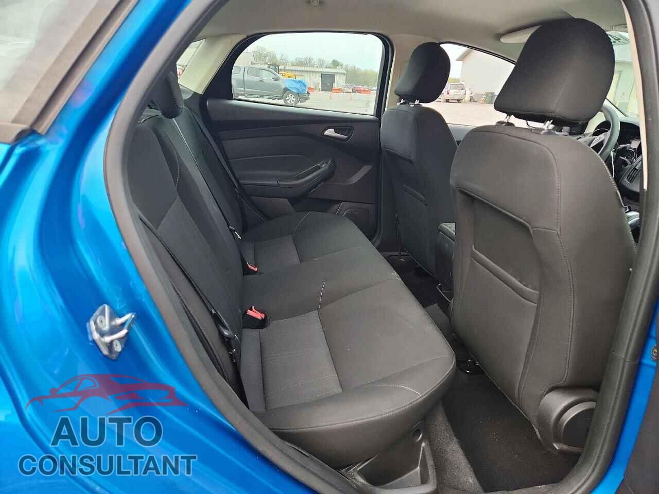 FORD FOCUS 2015 - 1FADP3F21FL214077