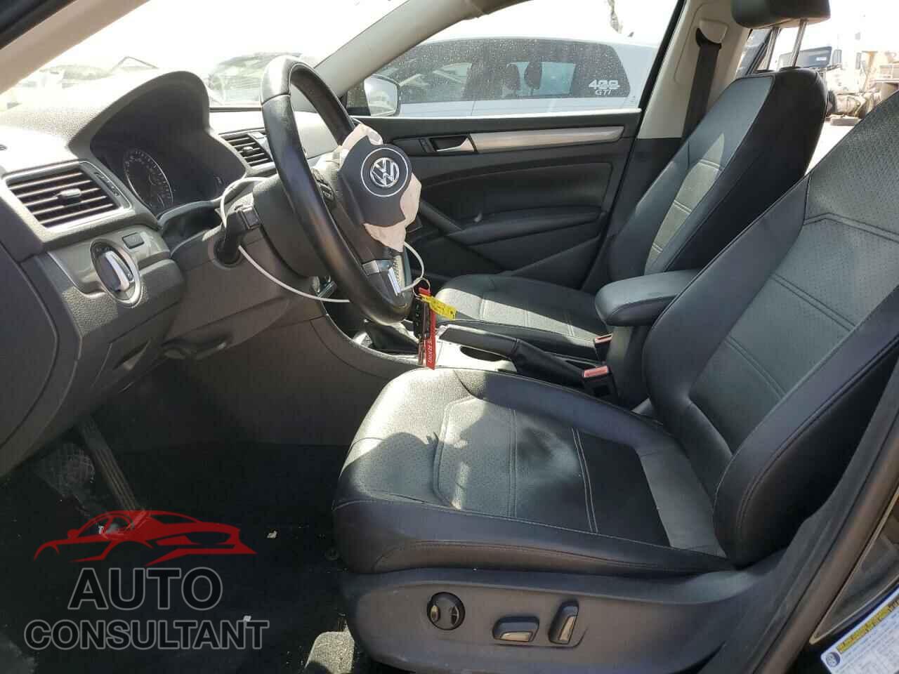 VOLKSWAGEN PASSAT 2014 - 1VWAH7A35EC005681