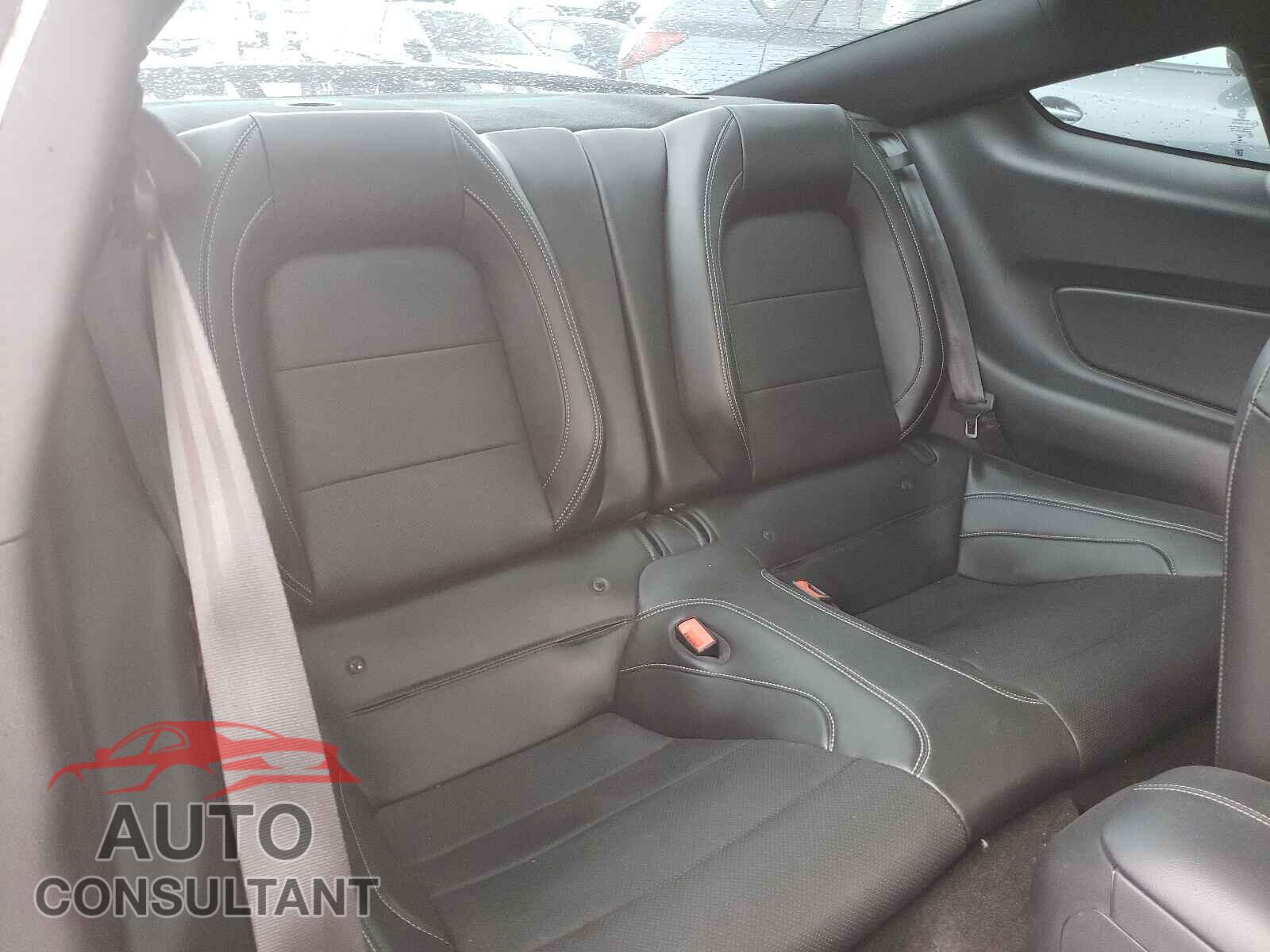 FORD MUSTANG 2018 - 1FA6P8CF8J5137458