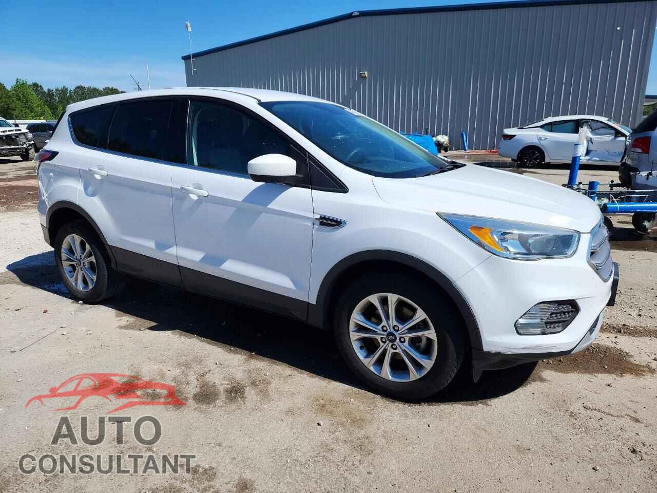 FORD ESCAPE 2017 - 1FMCU0GD7HUD94879