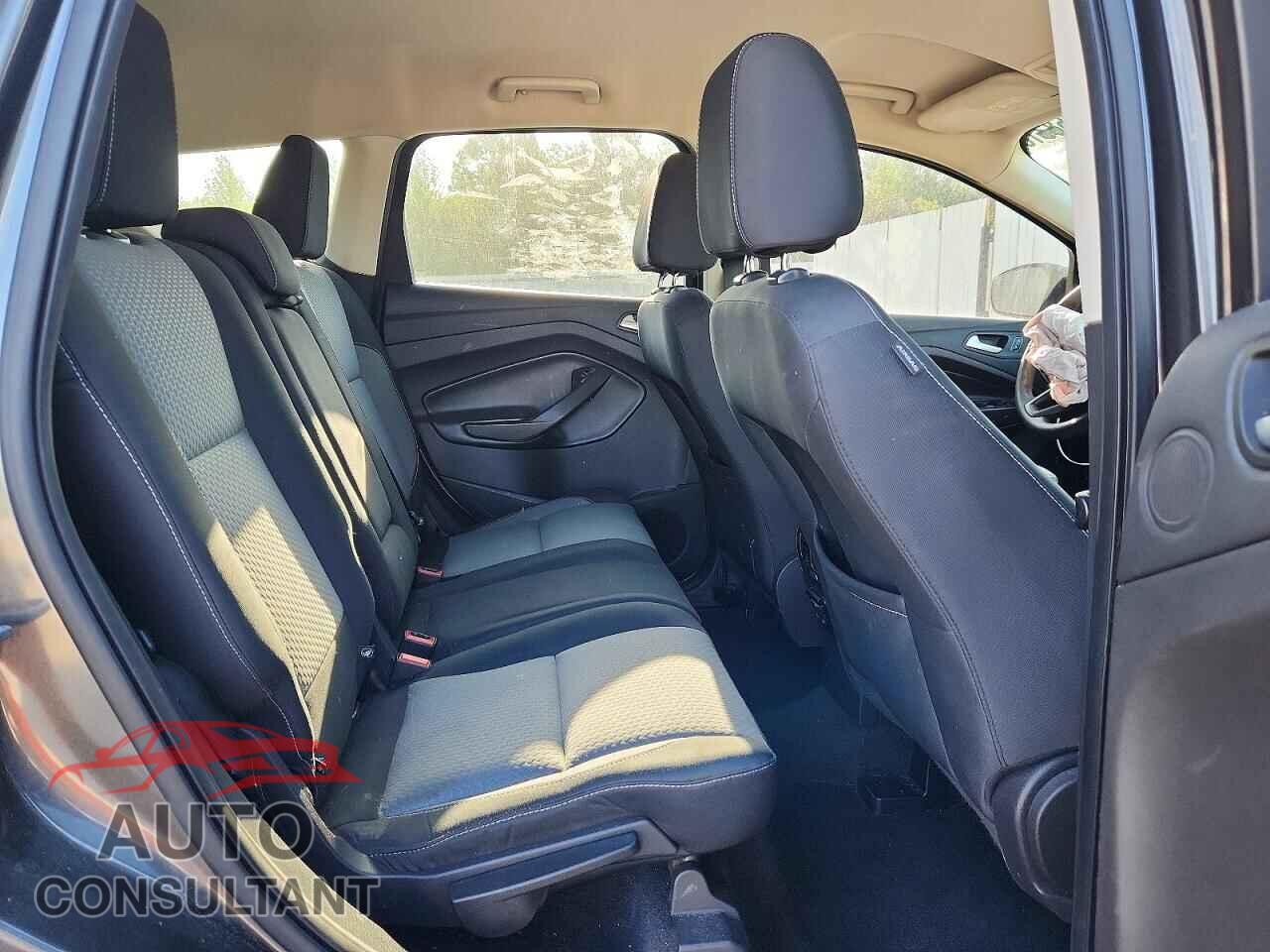 FORD ESCAPE 2017 - 1FMCU0GDXHUC04461