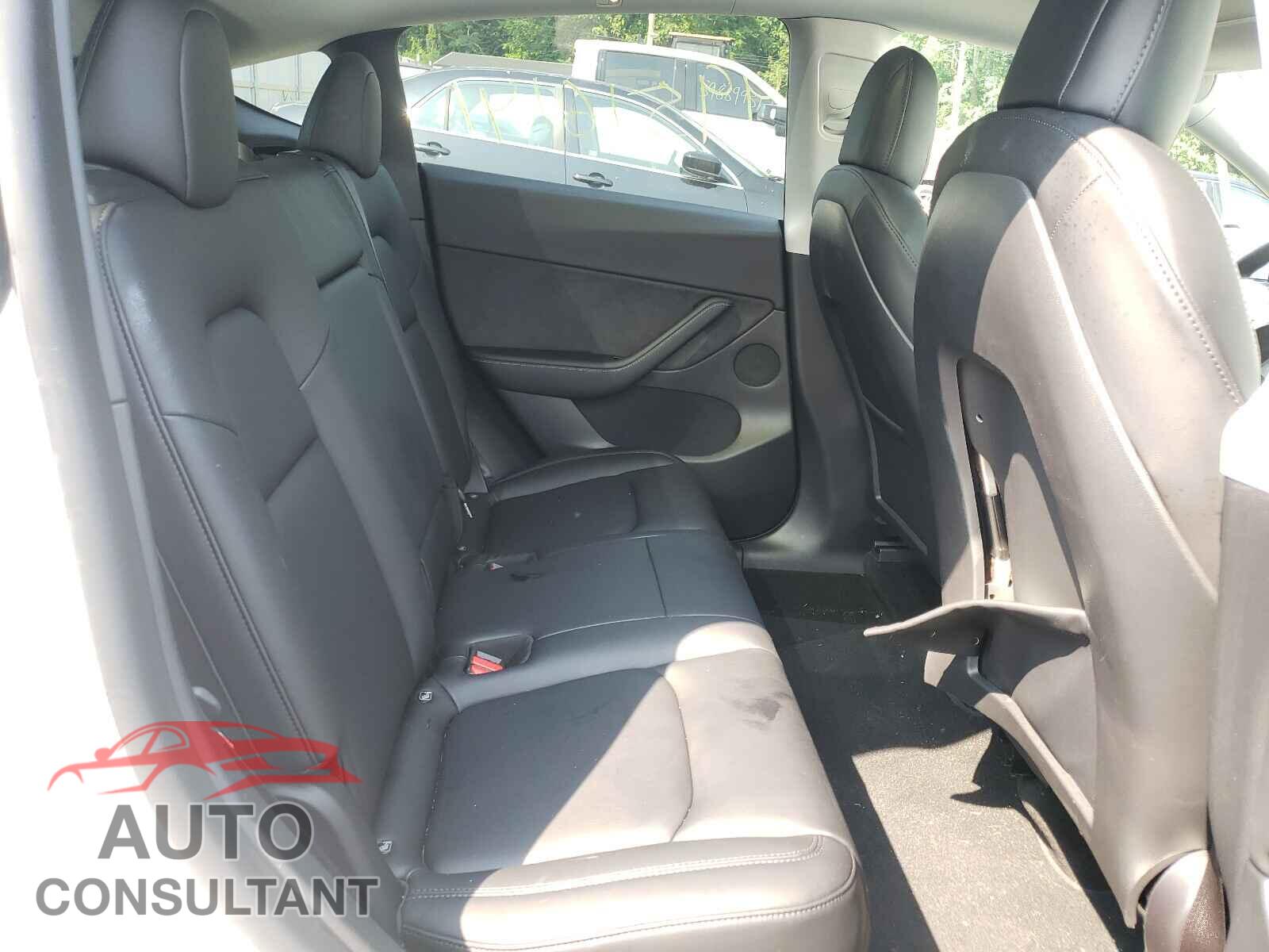 TESLA MODEL Y 2021 - 5YJYGDEDXMF105492