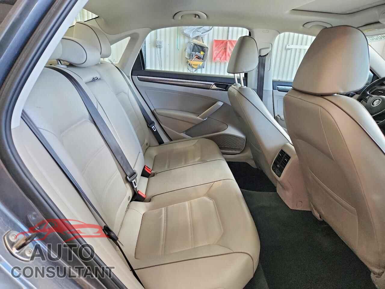 VOLKSWAGEN PASSAT 2017 - 1VWGT7A37HC004755