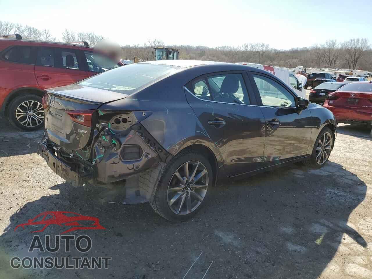 MAZDA 3 2018 - 3MZBN1V34JM196880