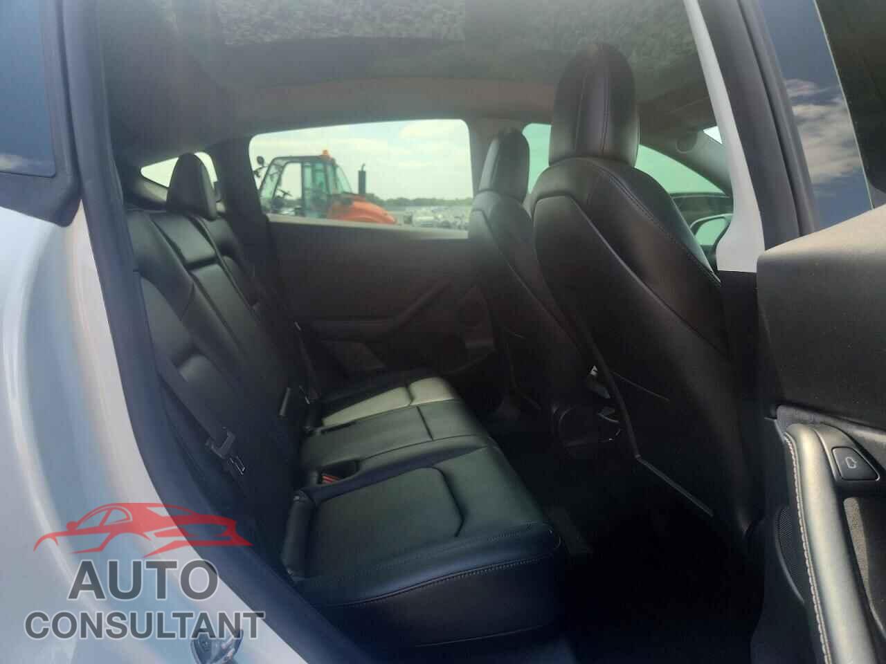 TESLA MODEL Y 2022 - 7SAYGDEF2NF452501