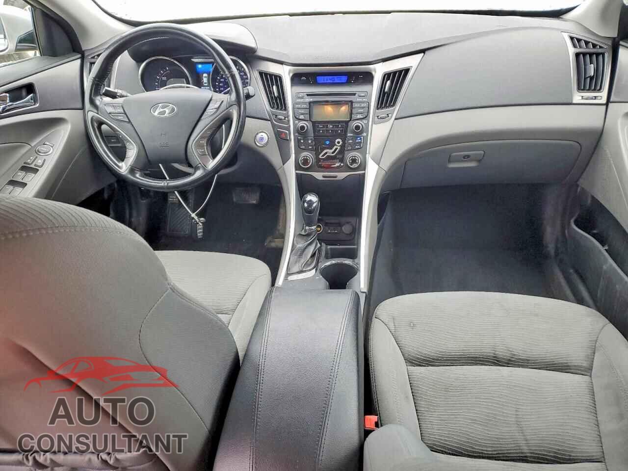 HYUNDAI SONATA 2013 - KMHEC4A44DA082431