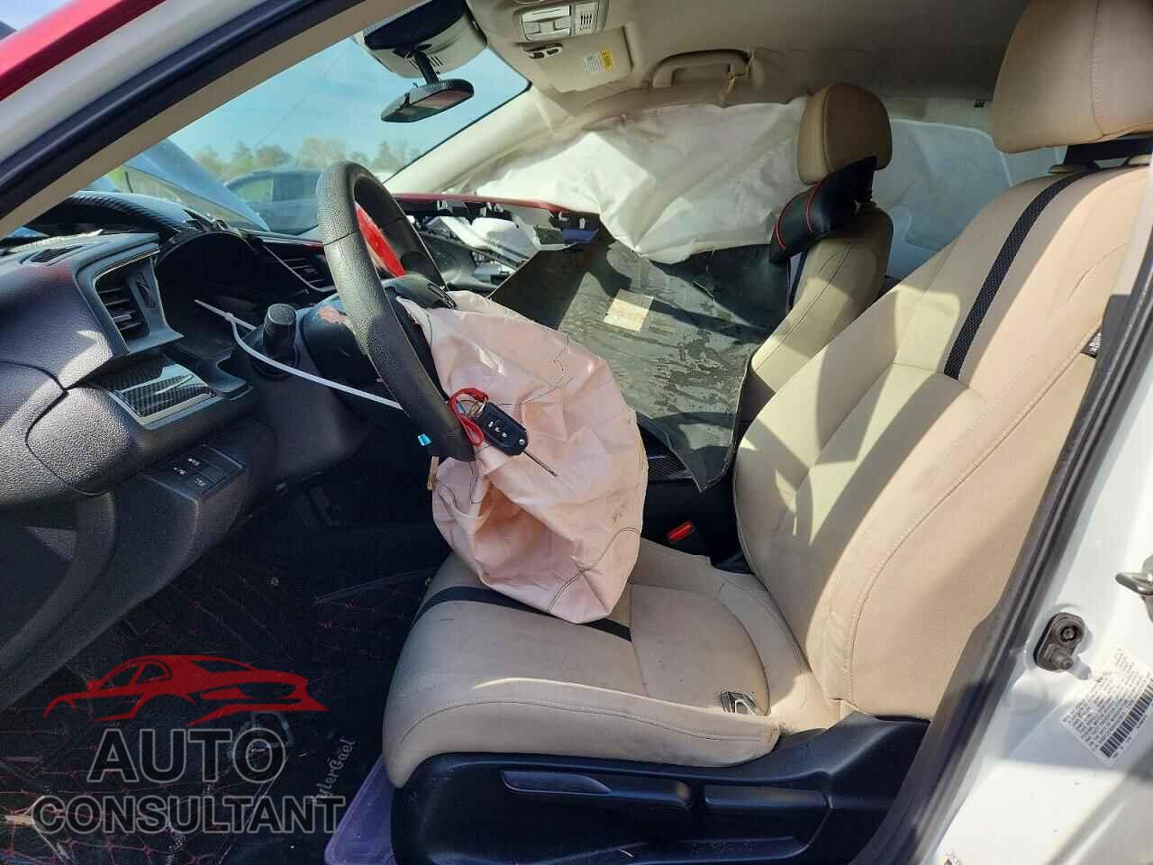 HONDA CIVIC 2019 - 2HGFC2F60KH525813