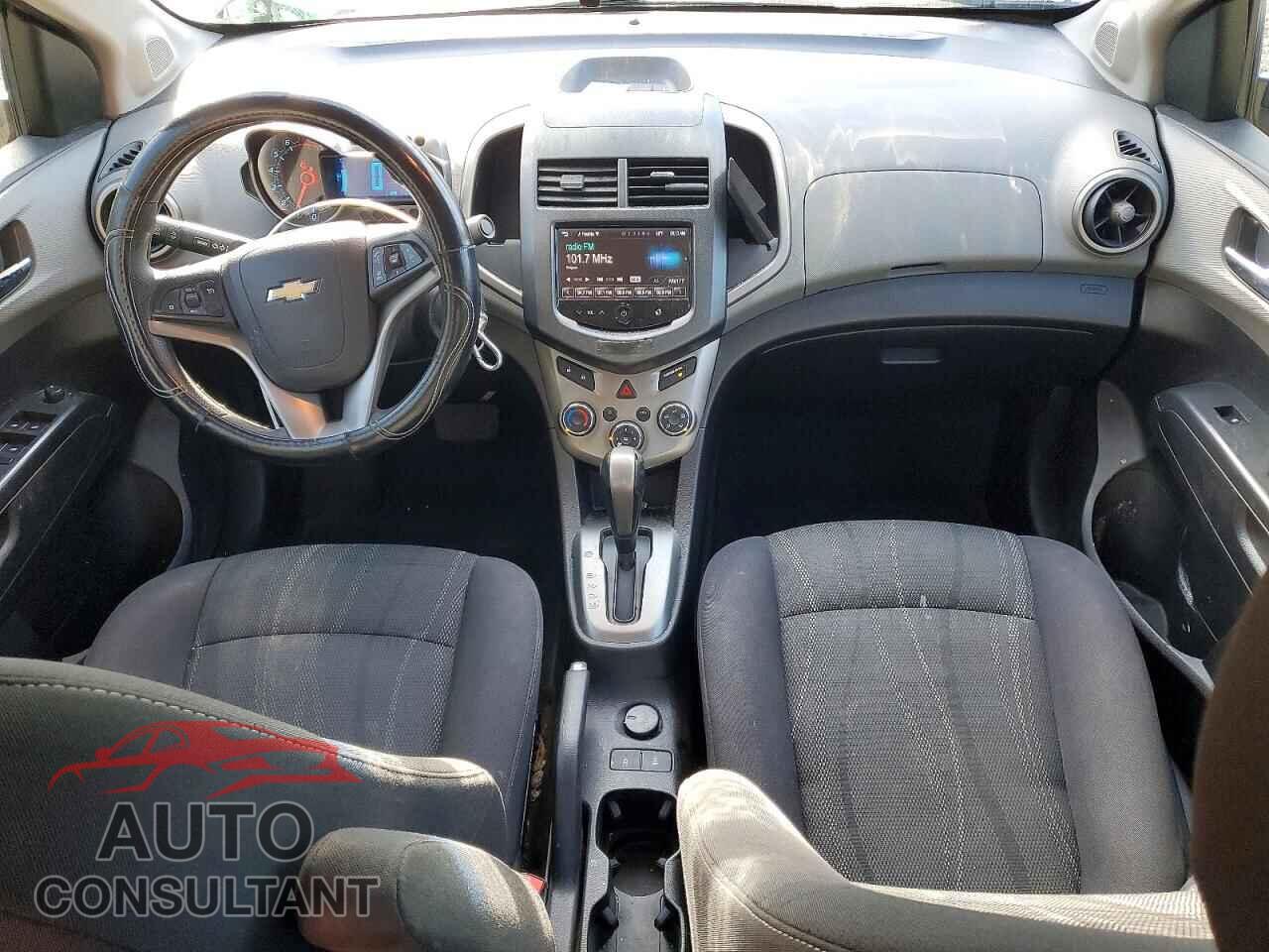 CHEVROLET SONIC 2013 - 1G1JC5SH6D4156840