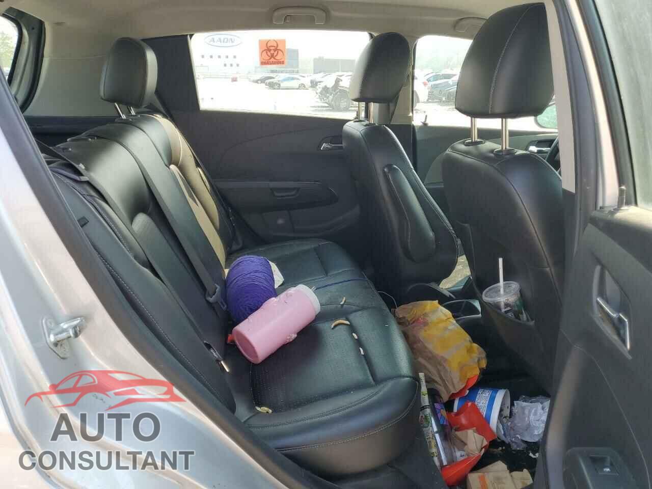 CHEVROLET SONIC 2016 - 1G1JE6SB9G4142995
