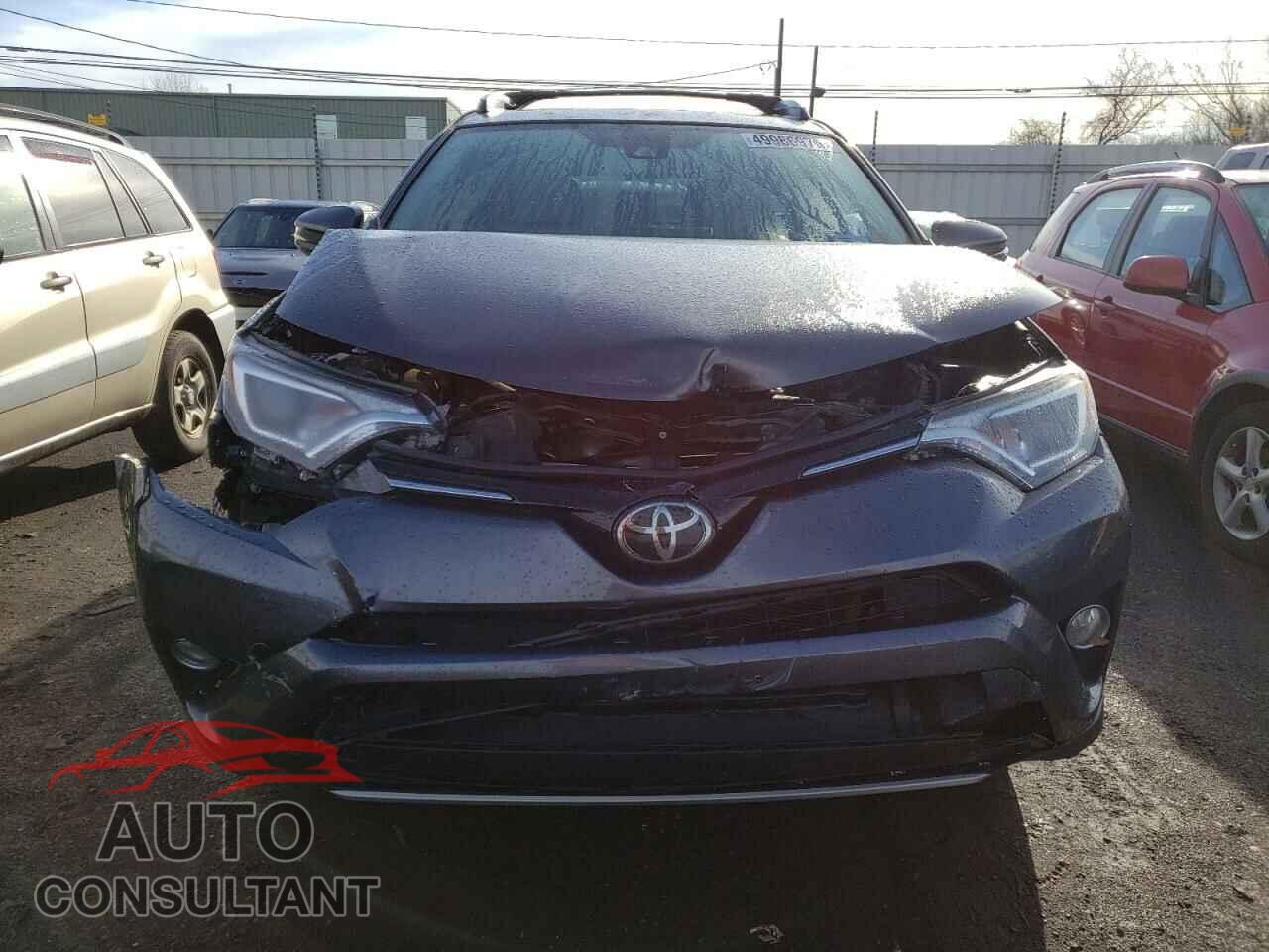 TOYOTA RAV4 2017 - JTMRFREV3HJ168395