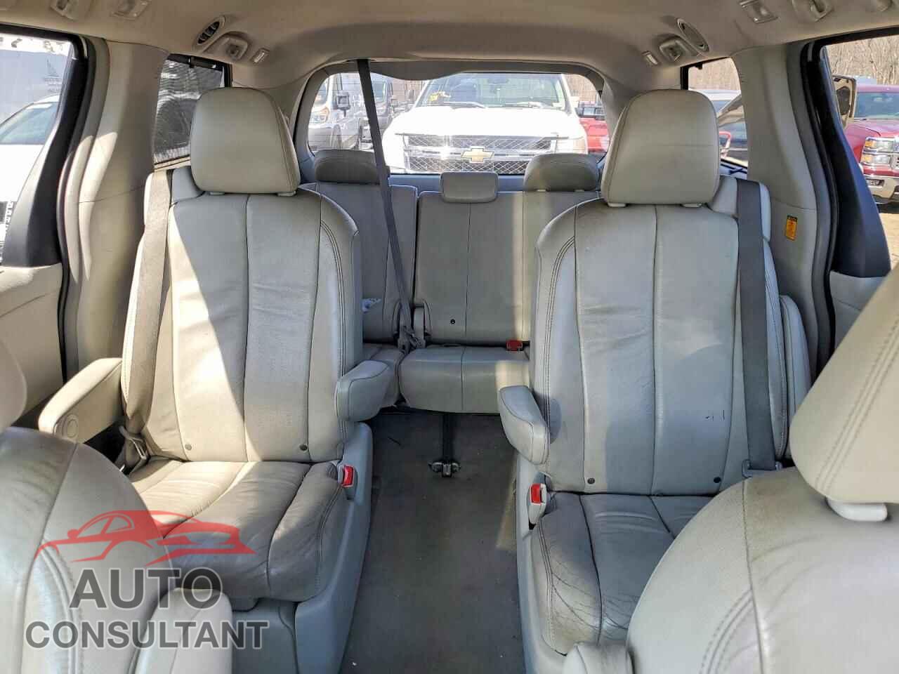 TOYOTA SIENNA 2013 - 5TDDK3DC8DS062041