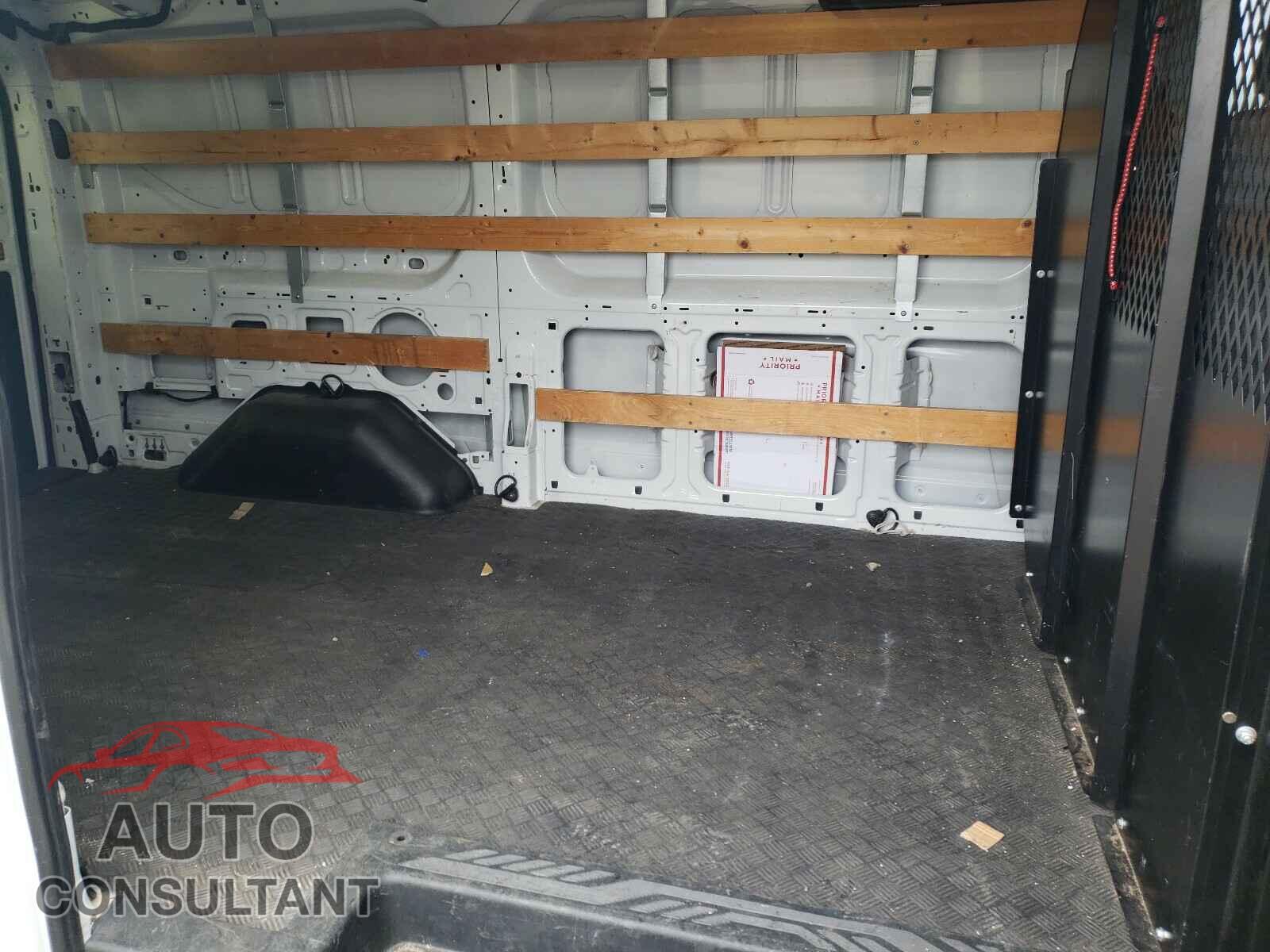 FORD TRANSIT CO 2017 - 1FTYR1ZM7HKB10144