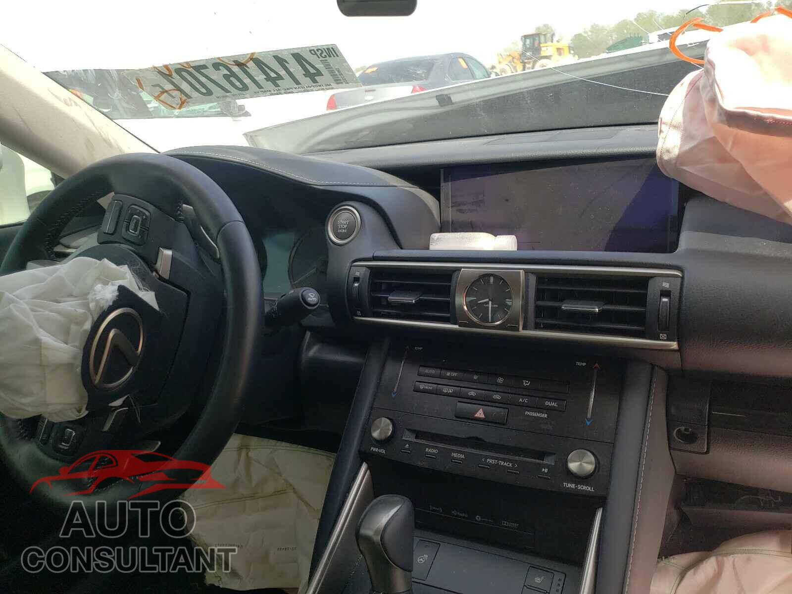 LEXUS IS 2018 - JTHC81D21J5033700