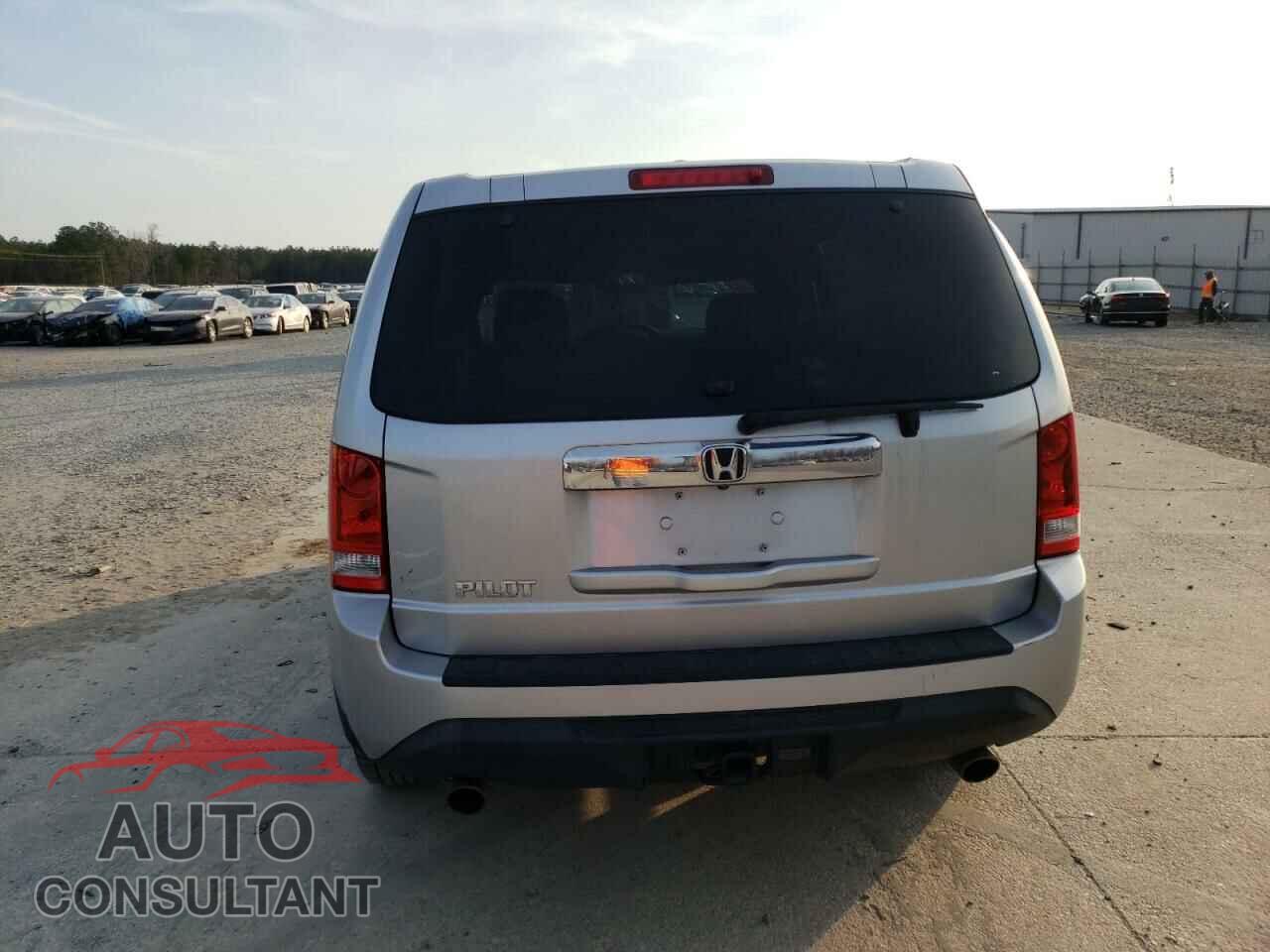 HONDA PILOT 2015 - 5FNYF3H51FB022201