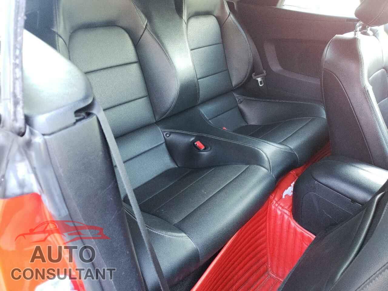 FORD MUSTANG 2017 - 1FATP8UH5H5287377
