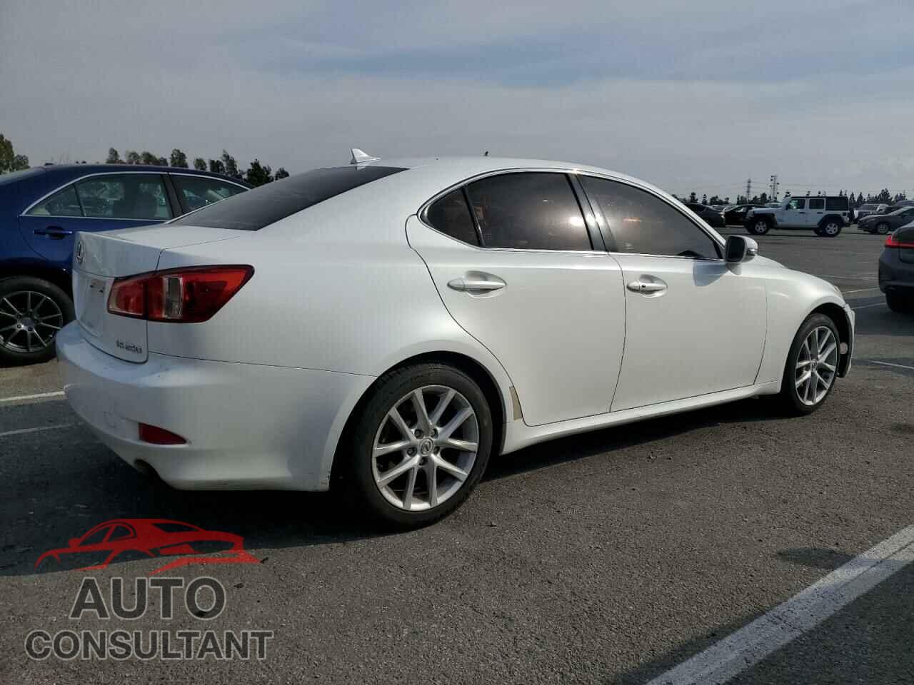 LEXUS IS 2011 - JTHBF5C28B5141324