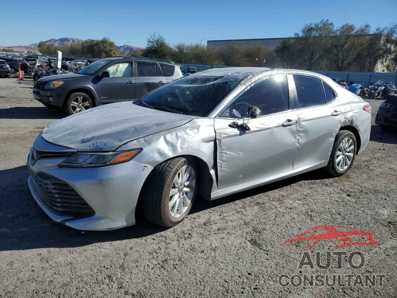TOYOTA CAMRY 2018 - 4T1B11HK1JU523678