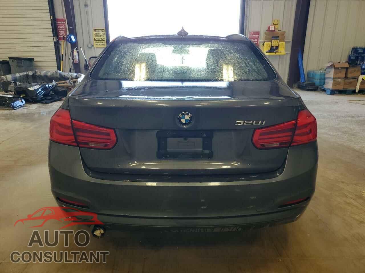 BMW 3 SERIES 2016 - WBA8E1G55GNU10072