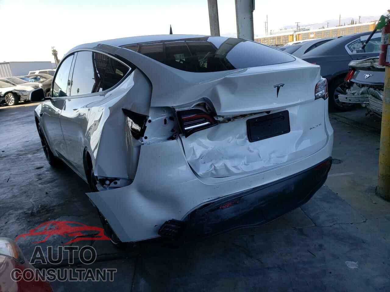 TESLA MODEL Y 2021 - 5YJYGAEE2MF179948