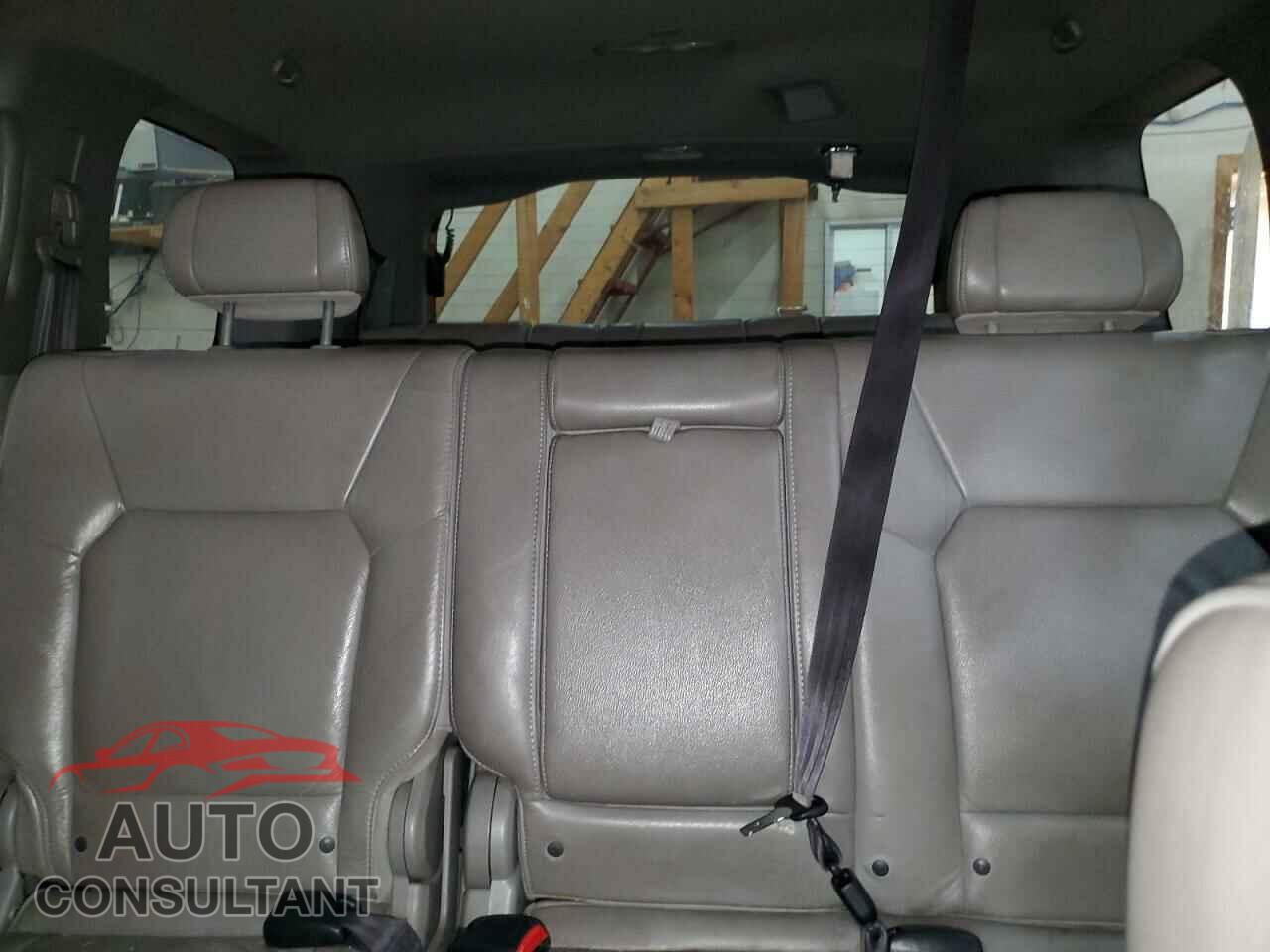 HONDA PILOT 2011 - 5FNYF4H50BB005132
