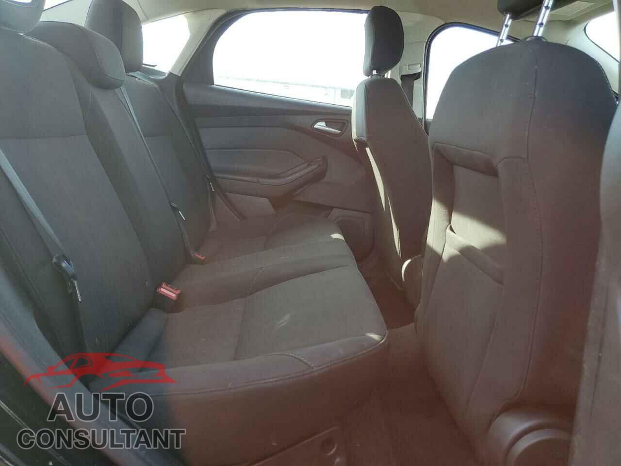 FORD FOCUS 2018 - 1FADP3F26JL212480