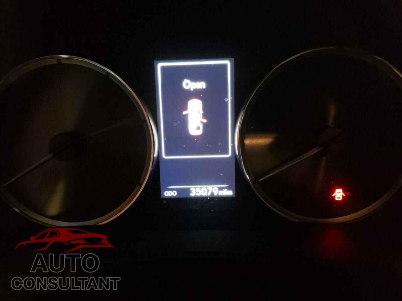 LEXUS IS 2018 - JTHBA1D22J5074837
