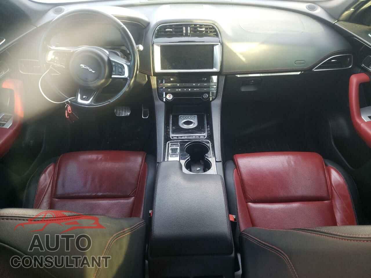 JAGUAR F-PACE 2017 - SADCL2BV8HA094745