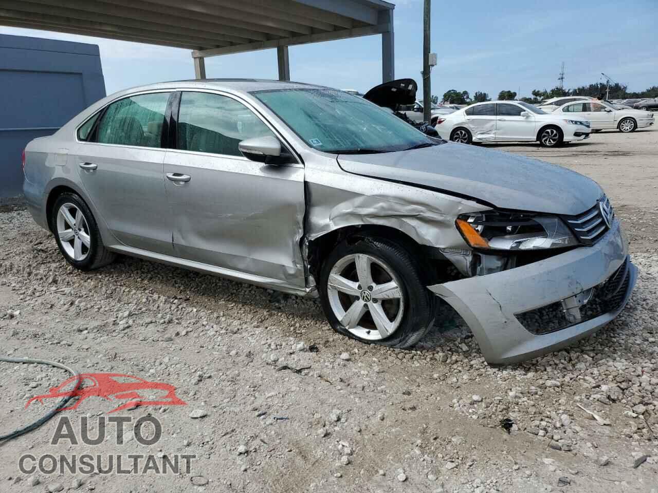 VOLKSWAGEN PASSAT 2012 - 1VWBH7A30CC098272