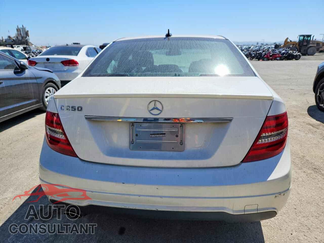 MERCEDES-BENZ C-CLASS 2013 - WDDGF4HB2DR257887