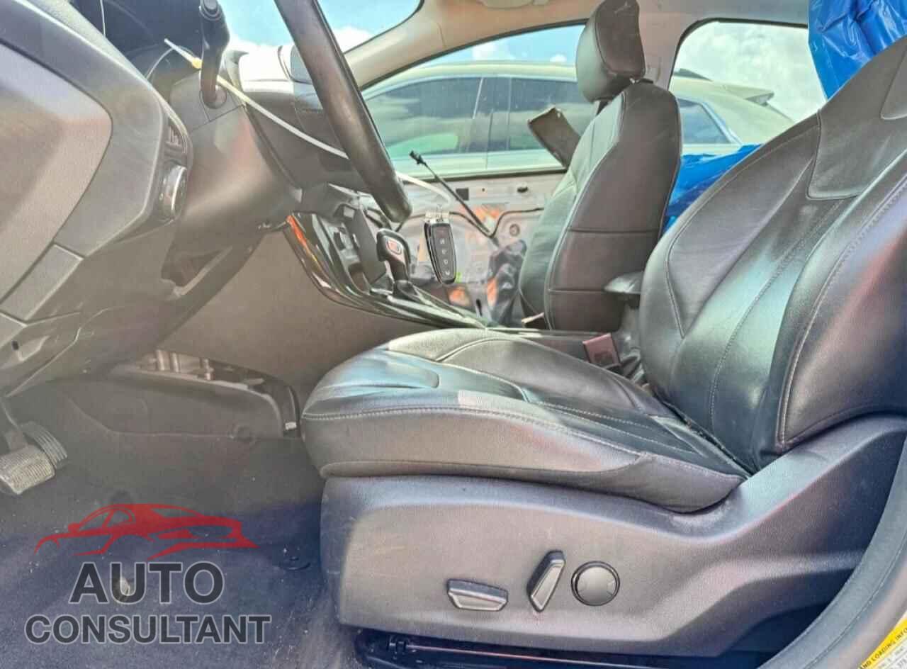 FORD FOCUS 2017 - 1FADP3J26HL208463