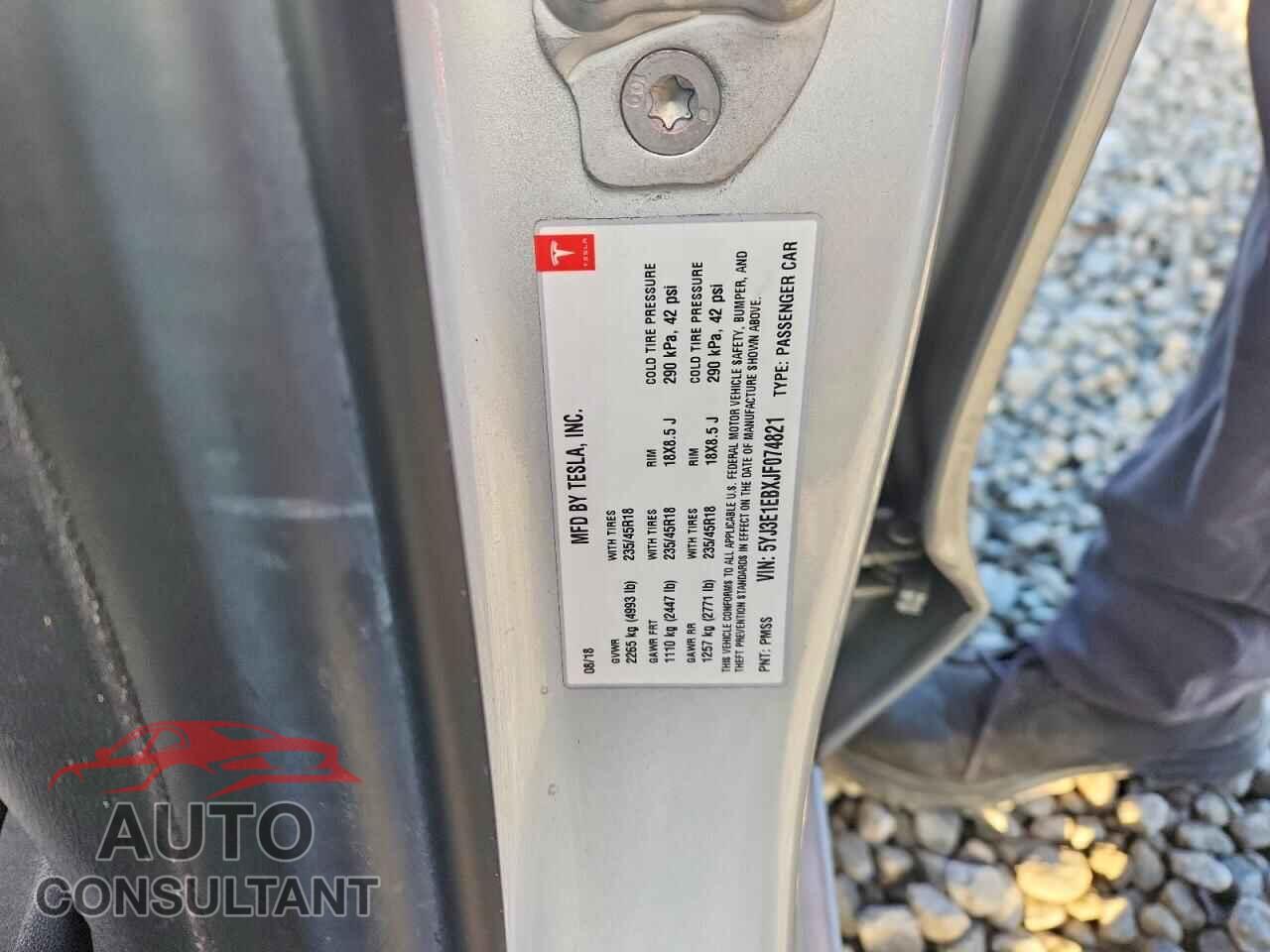 TESLA MODEL 3 2018 - 5YJ3E1EBXJF074821