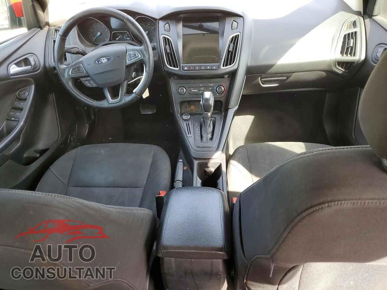 FORD FOCUS 2015 - 1FADP3F23FL240342