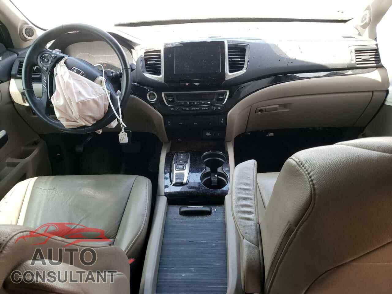 HONDA PILOT 2017 - 5FNYF5H96HB032661