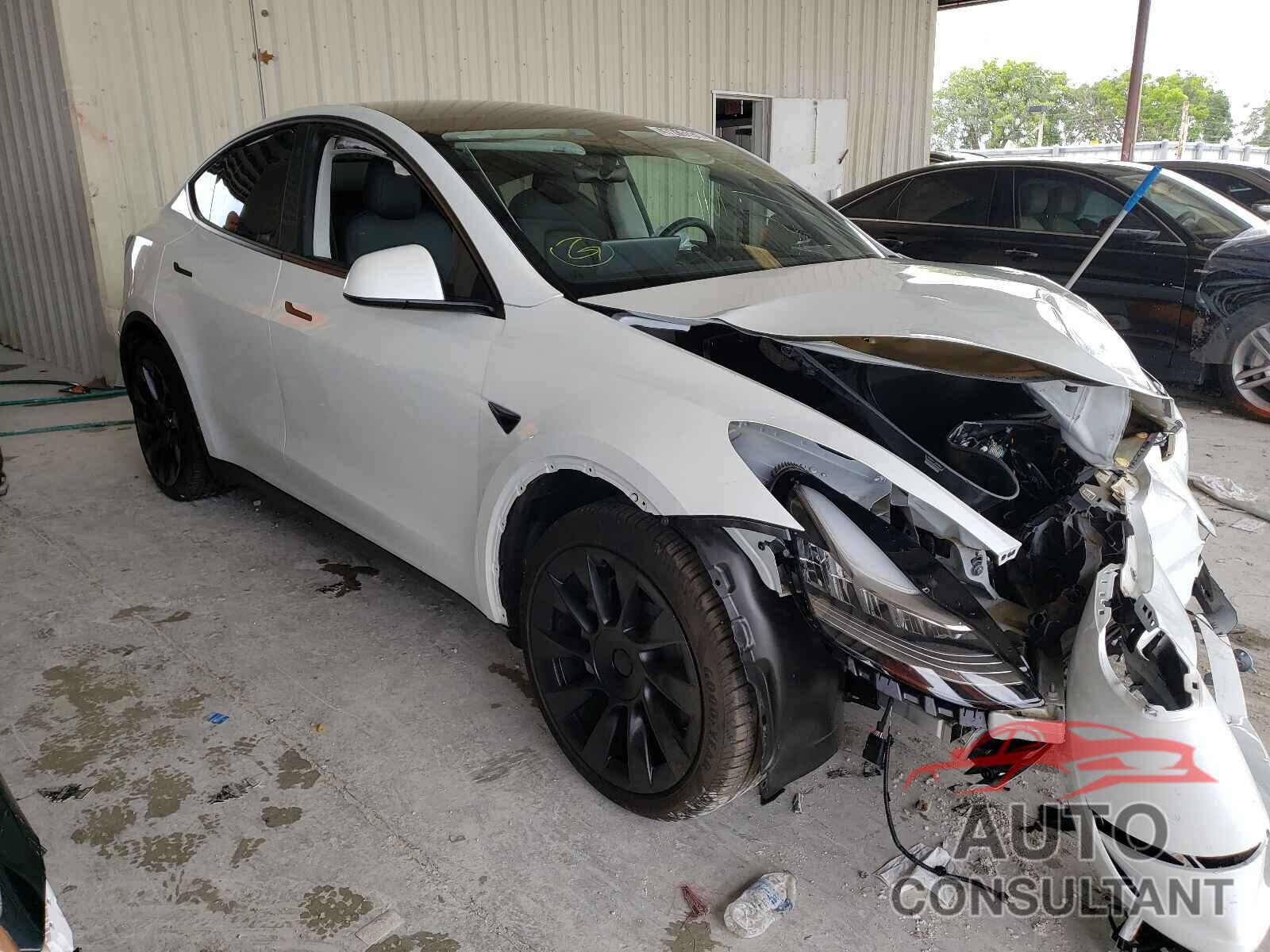 TESLA MODEL Y 2021 - 5YJYGDED8MF103711