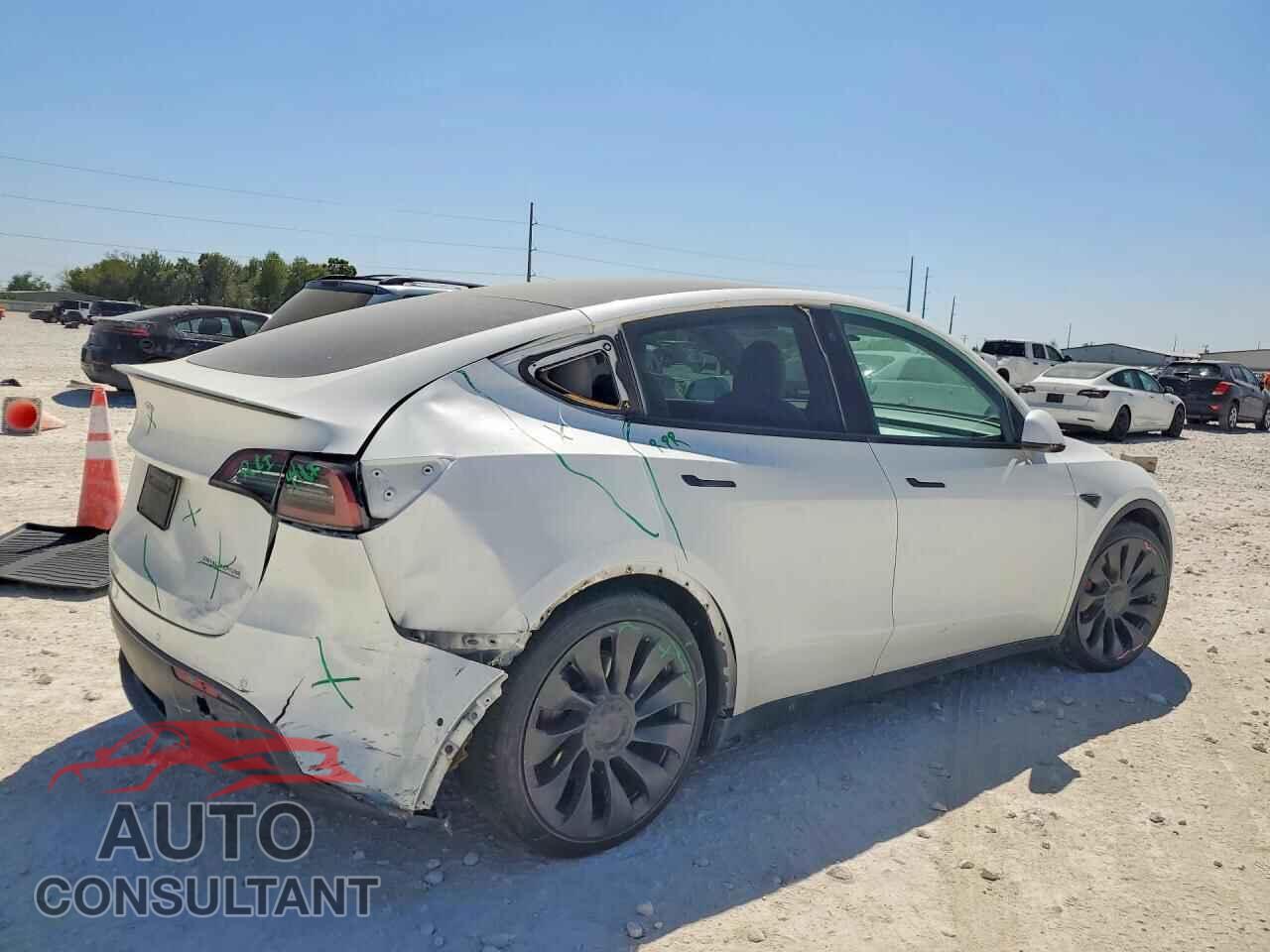 TESLA MODEL Y 2021 - 5YJYGDEF7MF306106