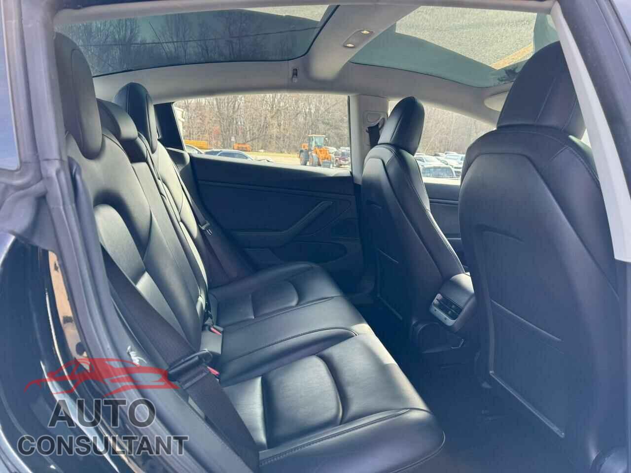 TESLA MODEL 3 2019 - 5YJ3E1EA2KF305199