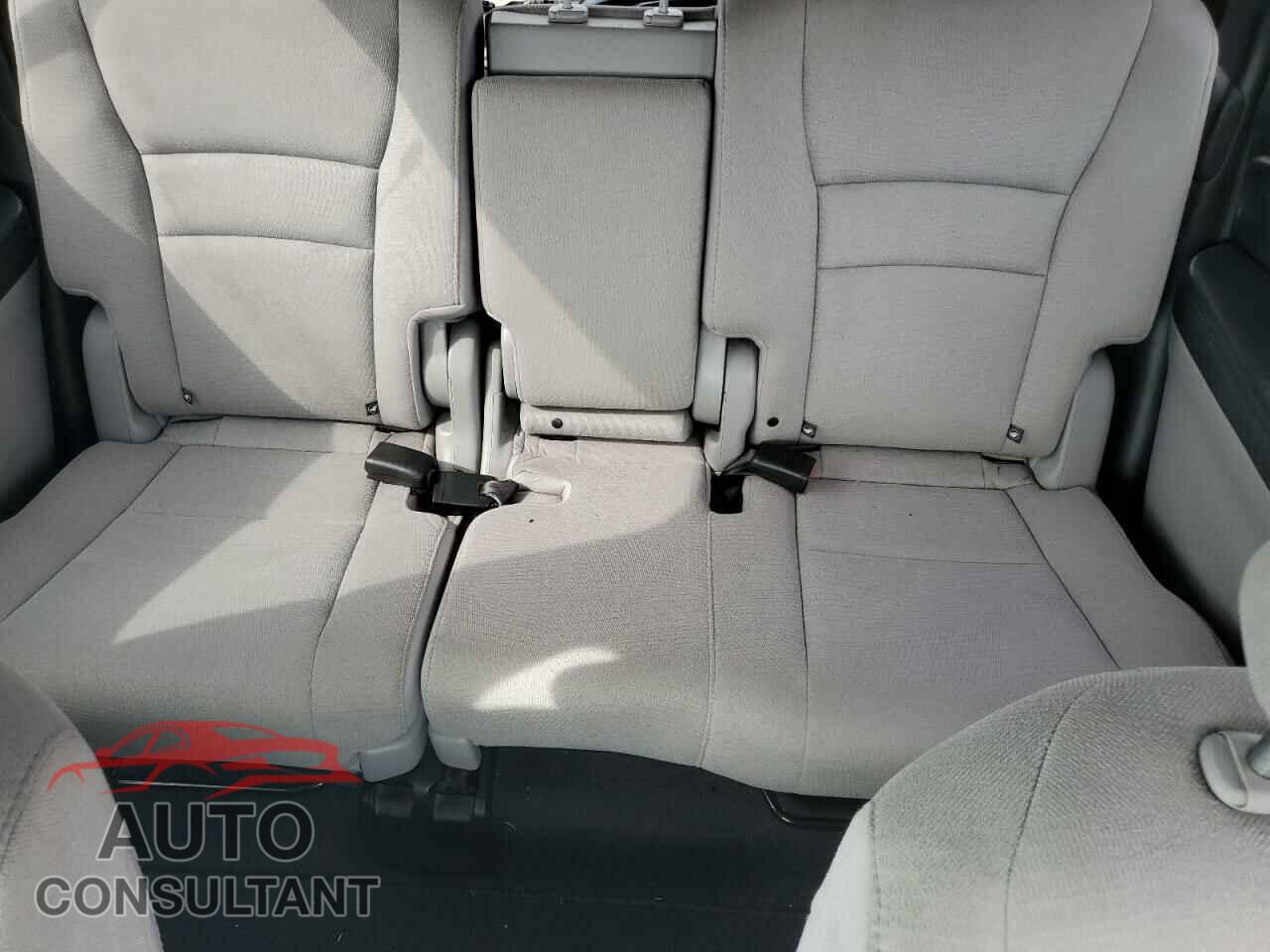HONDA PILOT 2017 - 5FNYF5H43HB010606