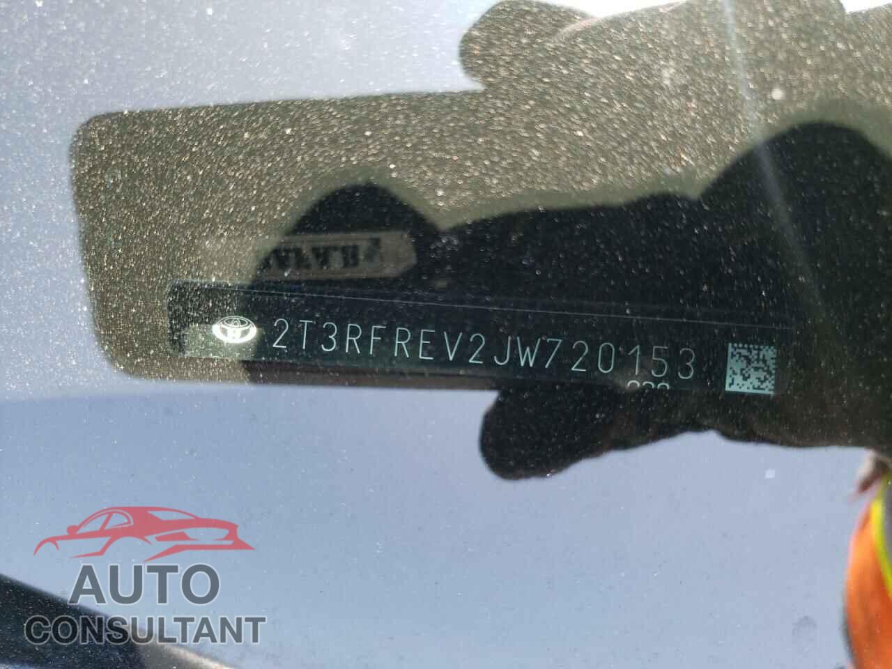 TOYOTA RAV4 2018 - 2T3RFREV2JW720153